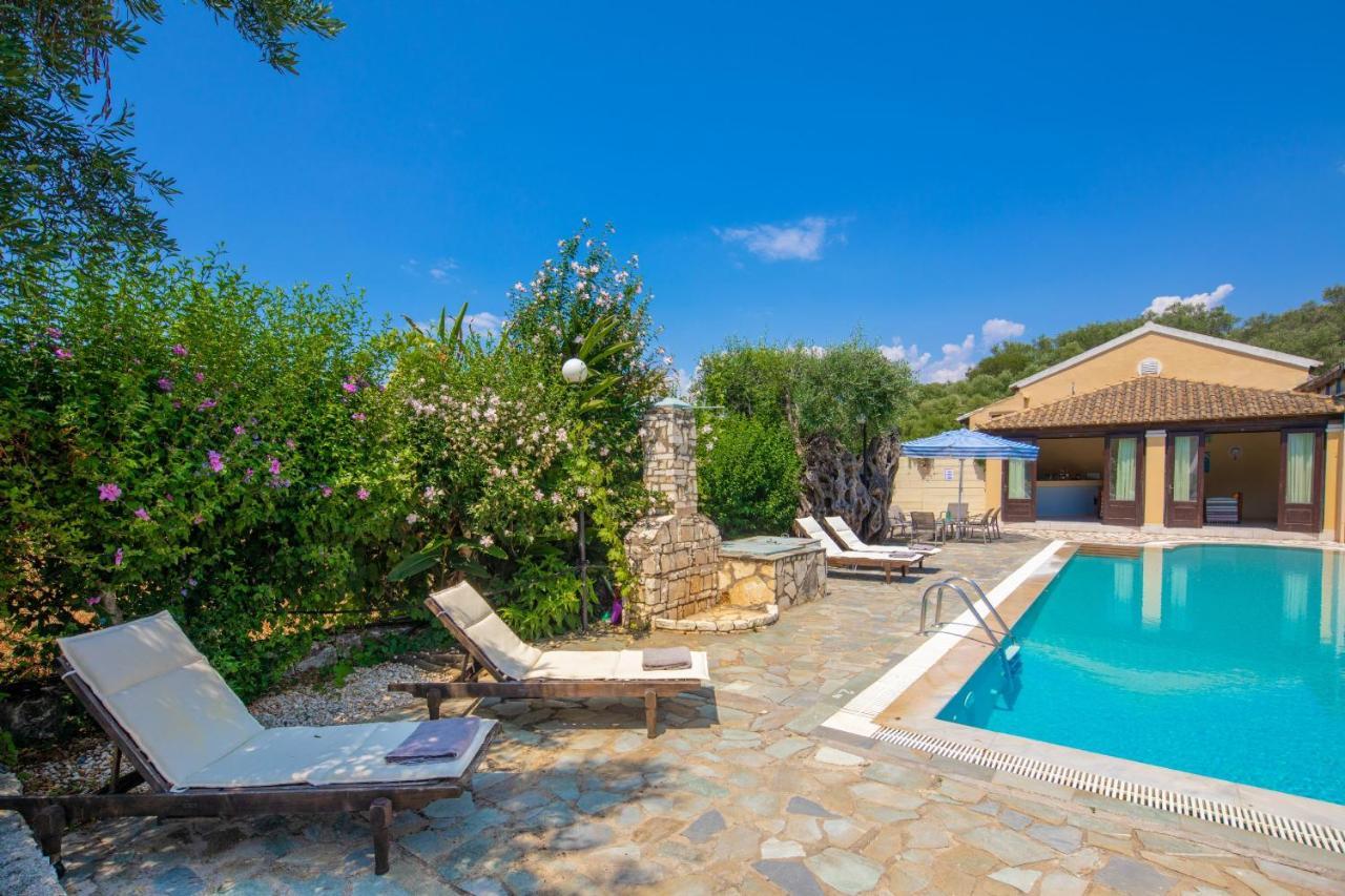 Villa Lianolia Peritheia Экстерьер фото